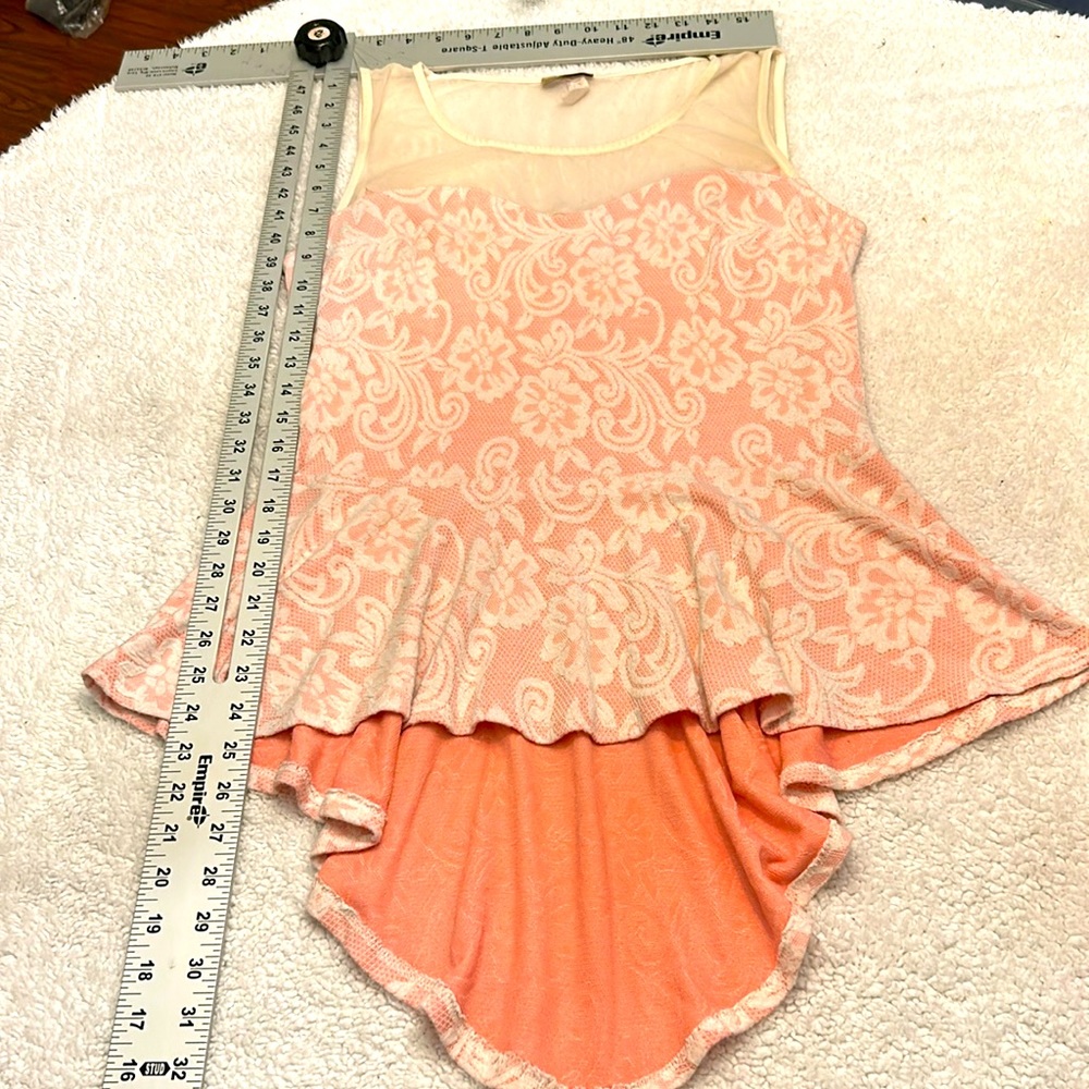 Janette Plus 1xl peplum top. Only used a couple of times in Great Condition.